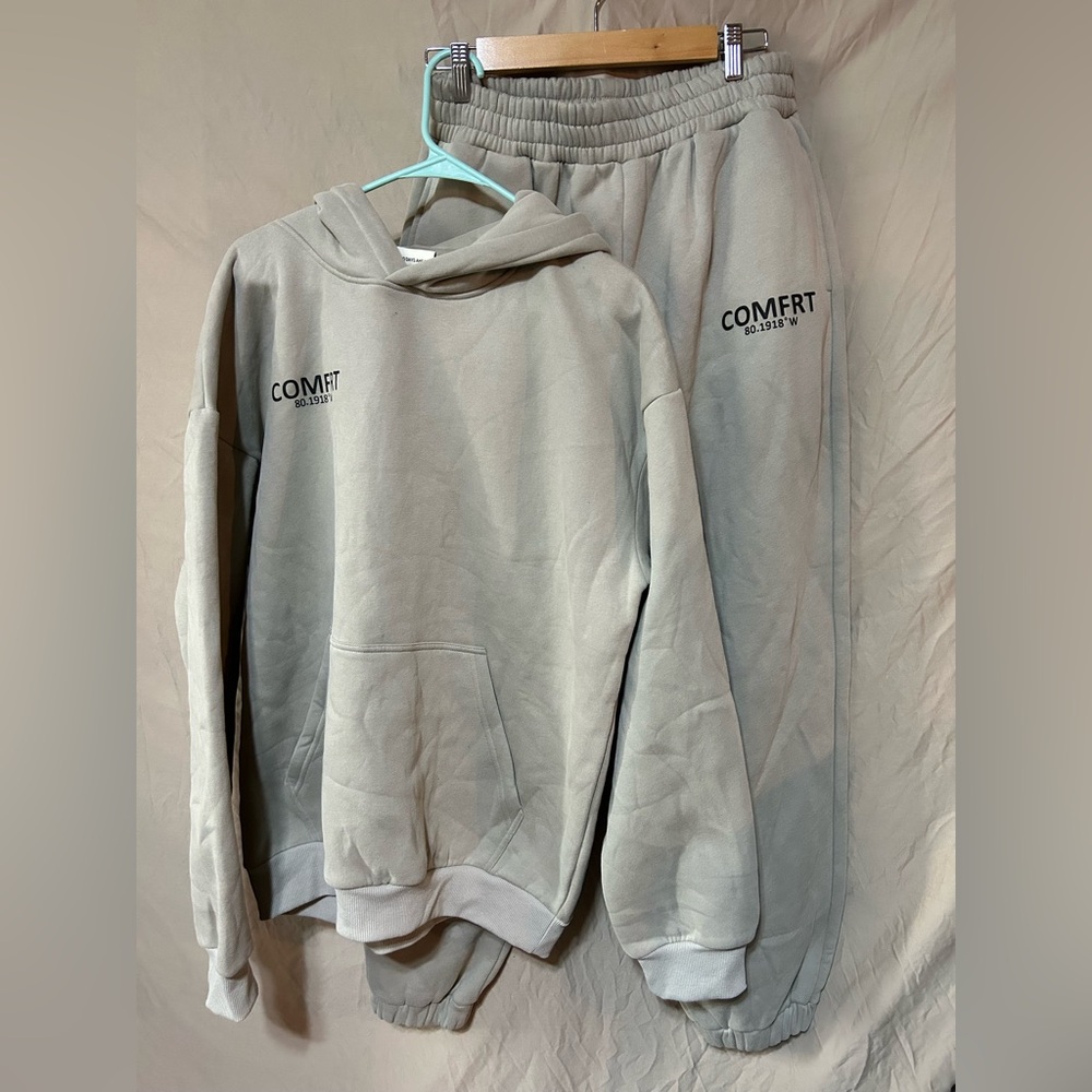 COMFRT Women's Hooded Lounge Set in Light Gray